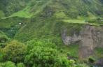 Uma das tirolesas da Ruta de las Cascadas' que atravessa todo o canyon, perto de Baños, no Equador